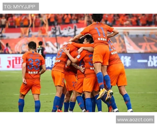 国安与鲁能激战正酣解说员激情四溢为你呈现精彩瞬间