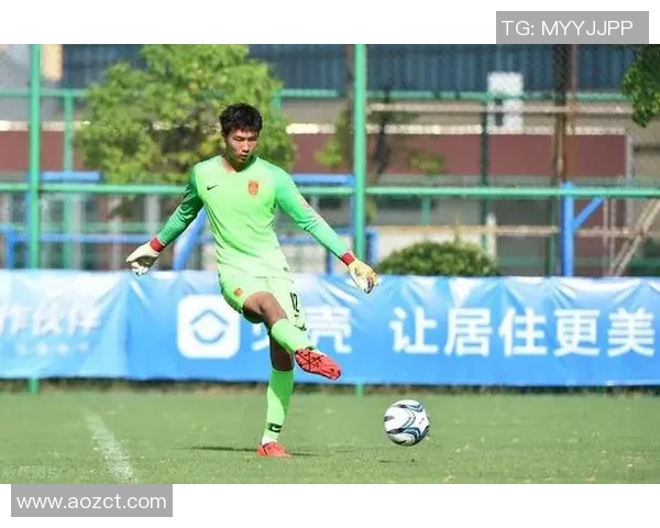 多纳鲁马的辉煌之路：从青涩门将到世界顶级守护神的蜕变与成就