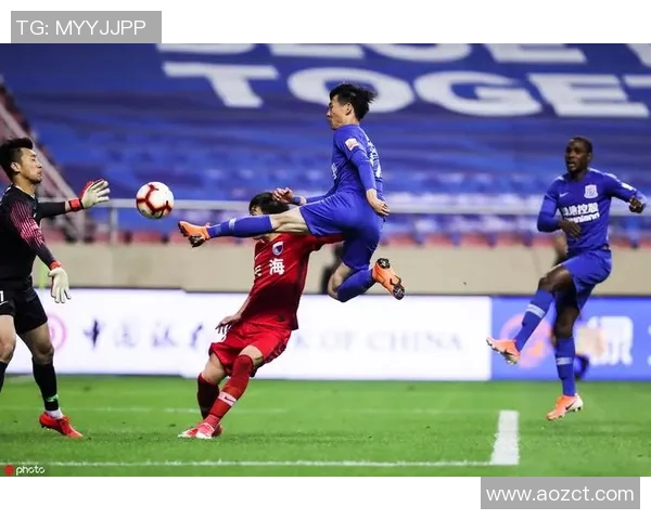 天津泰达与上海申花激战正酣精彩直播尽在眼前不容错过