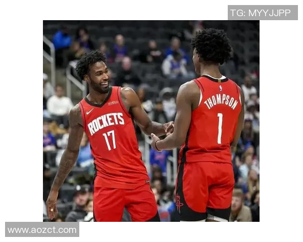 11月17日火箭队迎战强敌期待精彩对决球迷热情高涨助威现场 11月17日火箭队迎战强敌期待精彩对决球迷热情高涨助威现场