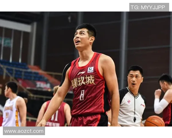 方硕的篮球之路：从青涩少年到职业赛场的辉煌历程与心路历程